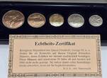 Großbritannien 1/2, 1 Penny , 3 , 6 Pence, 1 Shilling 1946, 1949 1956, 1959, 19 Royal Majesty Collection 5x Münzen Lot ss, box+zertfikat