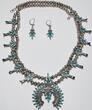 Silberschmuck 925er Silber Türkise Squash Blossom Vintage Kette mit Ohrringe Indianerschmuck getragen und befindet sich in einem guten Zustand