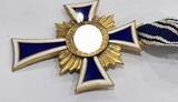 3. Reich, Deutschland, Wehrmacht 2. Weltkrieg Militaria Ehrenzeichen 1938 Mutterkreuz in Gold mit Band ss, Kratzer auf Rückseite