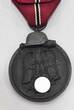3. Reich, Deutschland, Wehrmacht 2. Weltkrieg Militaria Ehrenzeichen Abzeichen 1941/42 Medaille Winterschlacht im Osten mit Band, Ostmedaille, Hersteller 10 guter Zustand