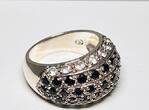 Silberschmuck 925er Silber Silberring mit weißen und schwarzen Steinen, Silberring getragen und befindet sich in einem guten Zustand
