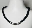 Collier Kette Schwarze dicke Halskette mit Metallakzent getragen und befindet sich in einem guten Zustand