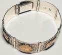 Silberschmuck 925er Silber Vintage Taxco Sterling Panel Armband mit goldenen Figuren getragen und befindet sich in einem guten Zustand
