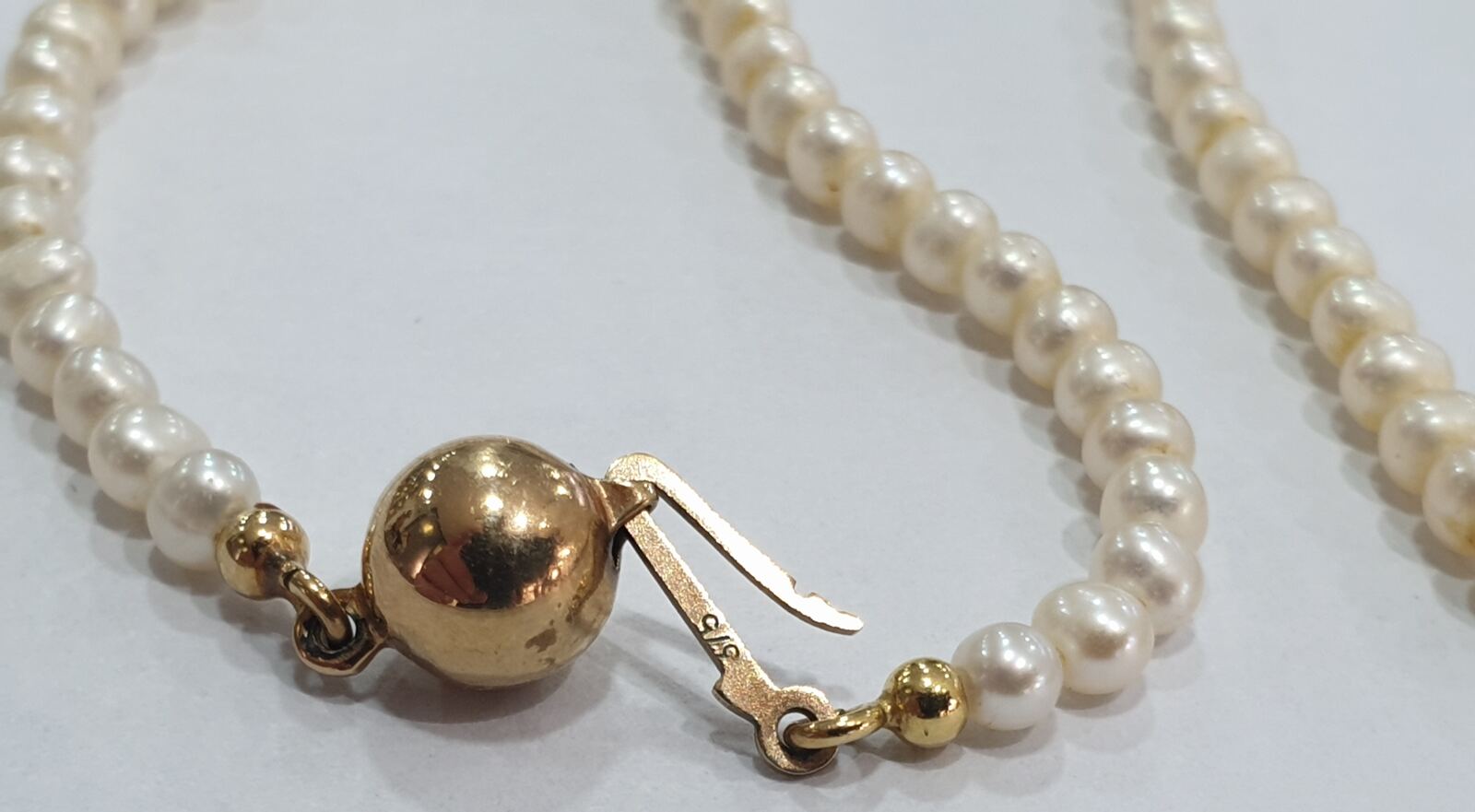 Perlenschmuck Feine Perlenkete, Perlencollier 375er Süßwasserperlen | MA-Shops Gold Verschluß, mit Gebrauchsspuren normalen