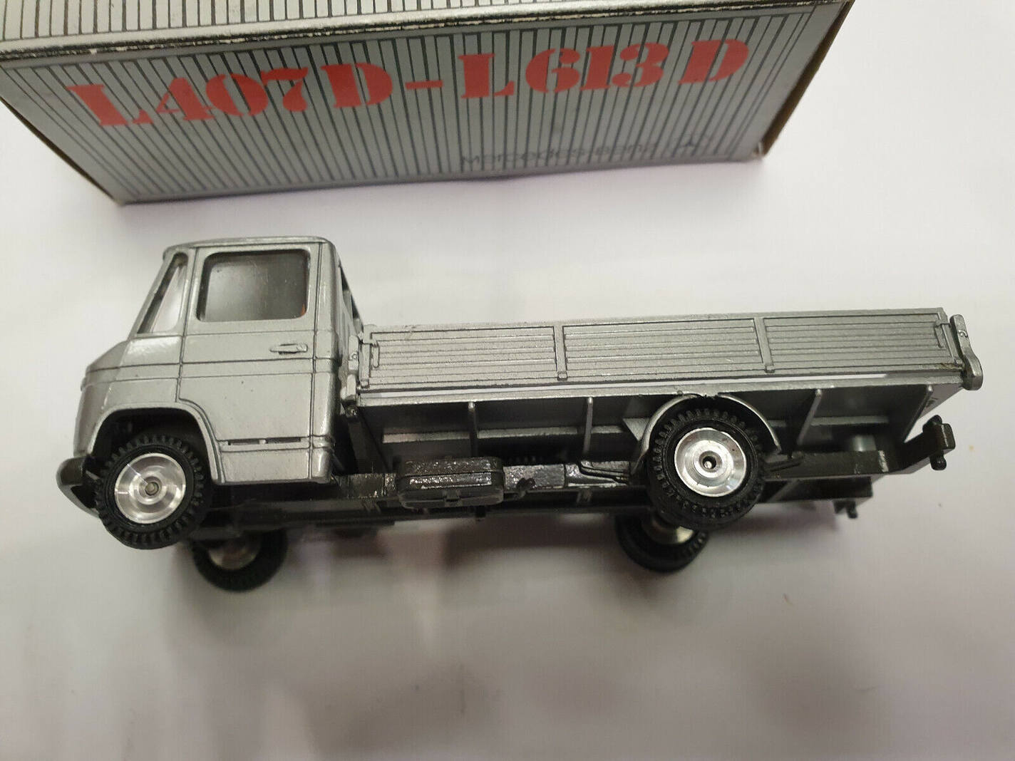 1267 Mercedes Benz Cursor Modell NZG L407D-L613D Kastenwagen Grau