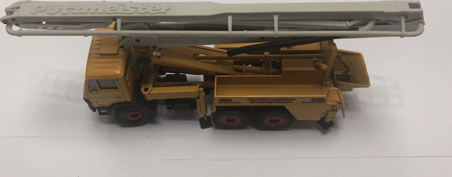 Mercedes Actros 3240 8X4 Putzmeister. Type: Pumi 21.670 Pompe à béton