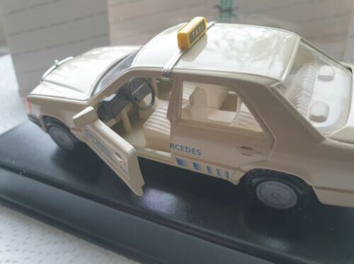 Cursor Modell 1/35 Mercedes Benz 190 Police Rukspolitie #1182 Avec Sa