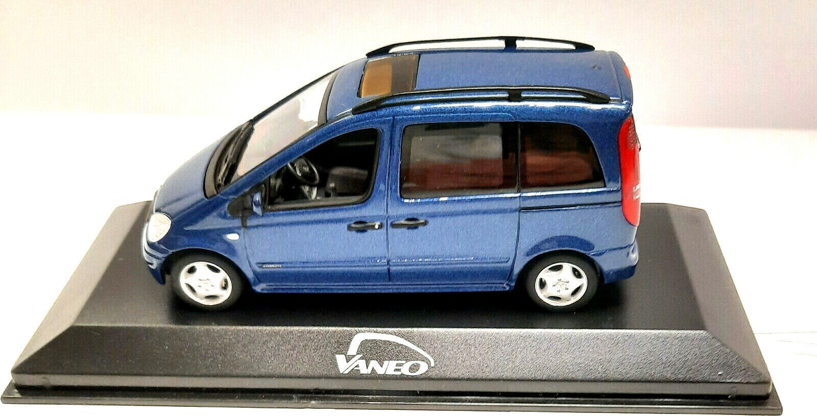 Minichamps 1:43 Mercedes-Benz 200/8 Série 1 Année de construction 1968
