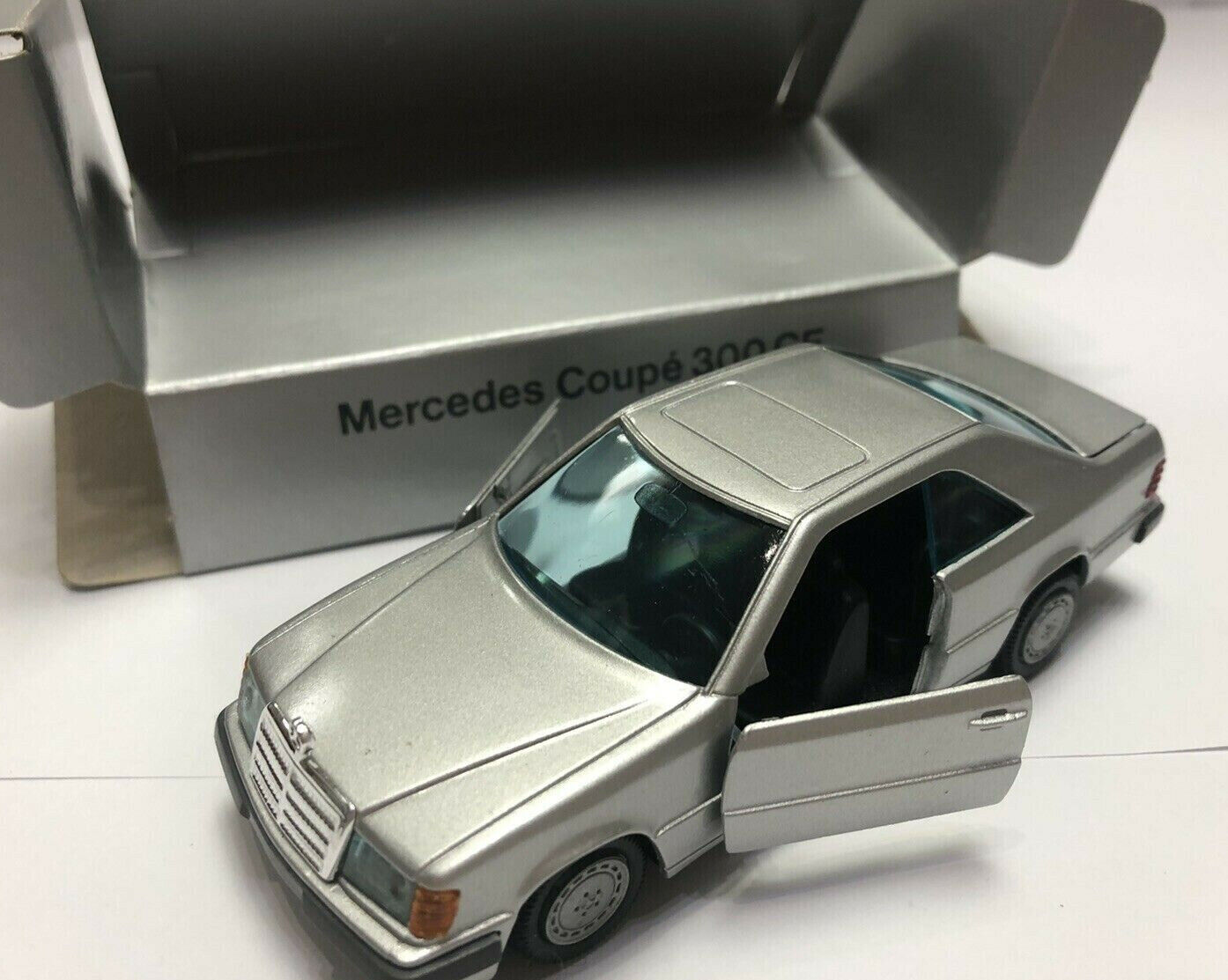 VM567 Voiture miniature 1/72 - 4 Mercedes echelle 1/72 Schuco - Modélisme