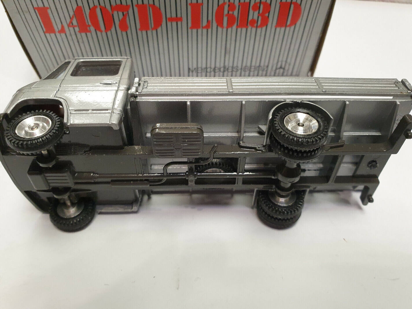 1267 Mercedes Benz Cursor Modell NZG L407D-L613D Kastenwagen Grau