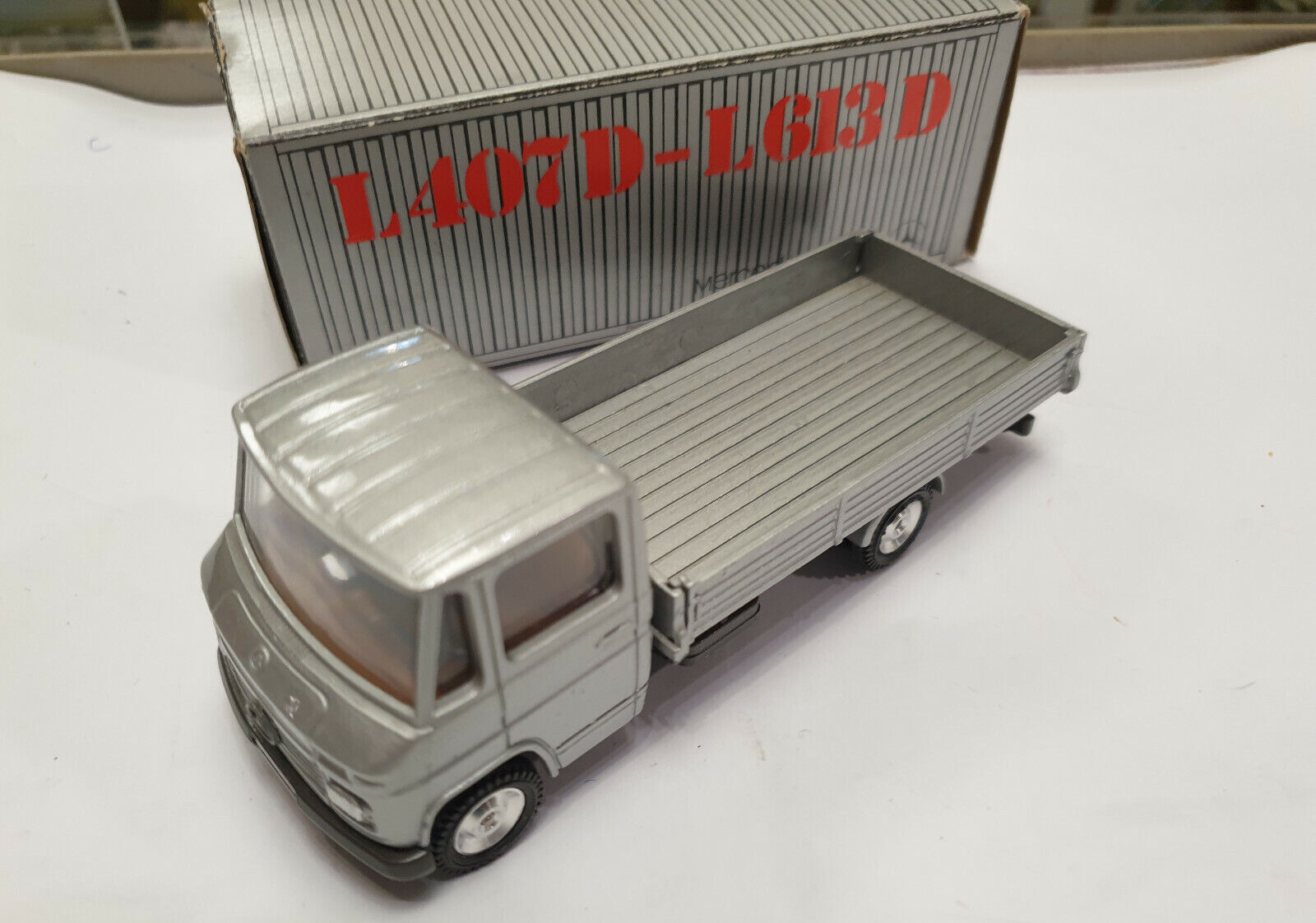 1267 Mercedes Benz Cursor Modell NZG L407D-L613D Kastenwagen Grau