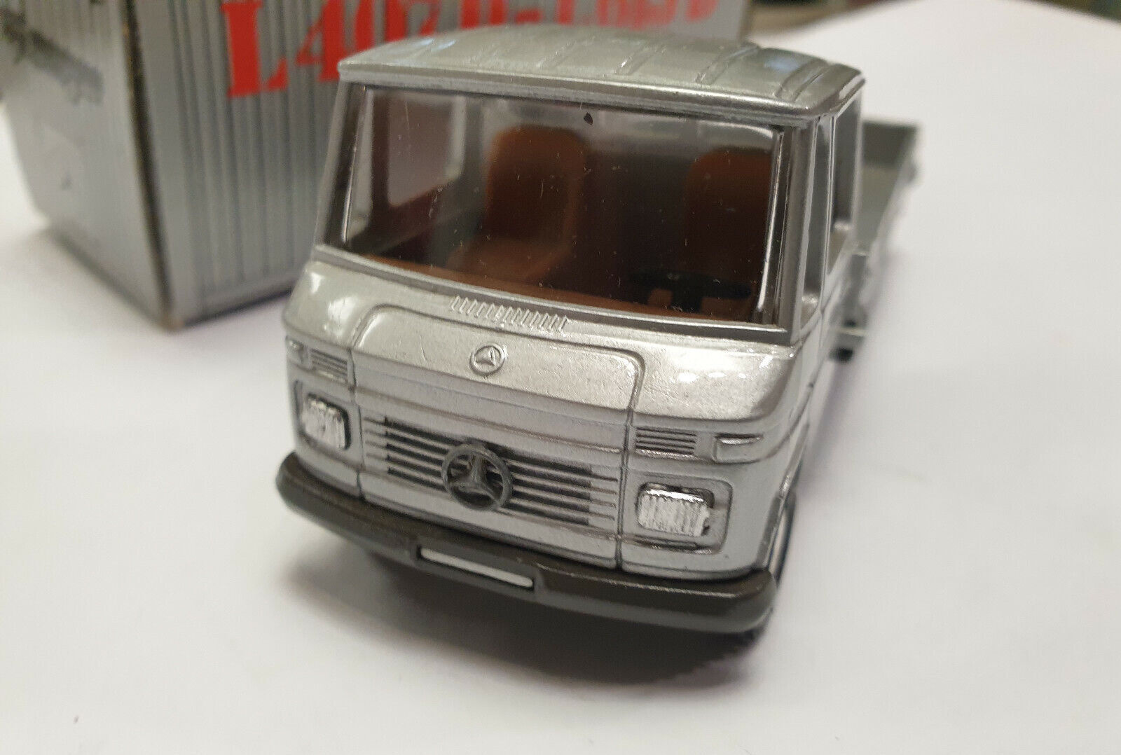 1267 Mercedes Benz Cursor Modell NZG L407D-L613D Kastenwagen Grau