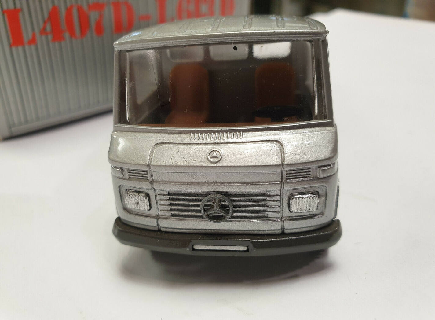 1267 Mercedes Benz Cursor Modell NZG L407D-L613D Kastenwagen Grau