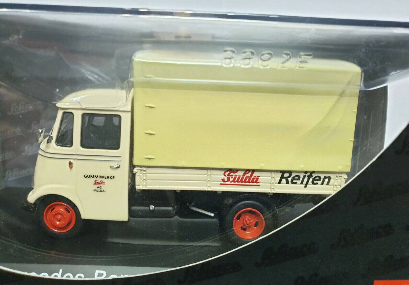 Modèle Réduit 1:43 - Mercedes Benz L 319 - Universal Hobbies / Schuco - Occasion