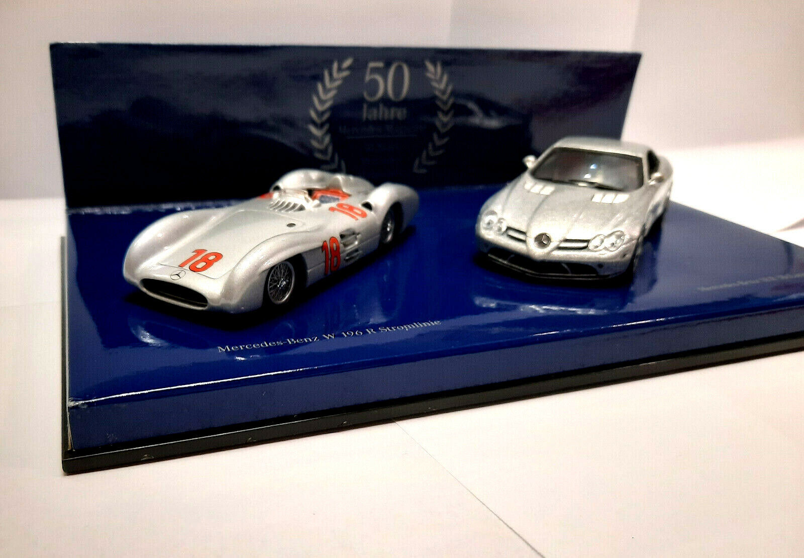 MINICHAMPS - Mercedes-Benz SLR McLaren + W 196 R Stromlinie - 1:43