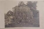 Deutschland Deutsches Reich AK Ansichtskarte Postkarte, I. WK Weltkrieg Feldpost, Soldaten neben der Ruine -