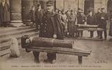 Frankreich AK Ansichtskarte Postkarte, I. WK Weltkrieg PARIS Guerre 1914-1915 Canons pris à l'ennemi, exposés dans la Cour des Invalide -