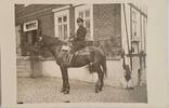 Drittes Reich Deutschland AK Propaganda 2. Weltkrieg Ansichtskarte, Postkarte Nazi-Soldat zu Pferd -