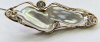 Goldschmuck Gelbgold Perlenschmuck Traumhafte Brosche mit Barock Perle und Brillanten 18K, 750 Goldbrosche -