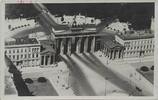 Drittes Reich Deutschland AK Postkarte, 2. Weltkrieg, Propaganda Ansichtskarte, Berlin Olympia-Stadion IX. Olympiade, Brandenburger Tor -
