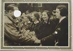 Deutschland, Drittes Reich, 2. Weltkrieg AK Ansichtskarte, Ganzsache, Propaganda Postkarte Hitler mit Mädchen -
