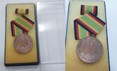 Deutschland DDR Medaille für treue Dienste NVA , mit Spange und Etui -