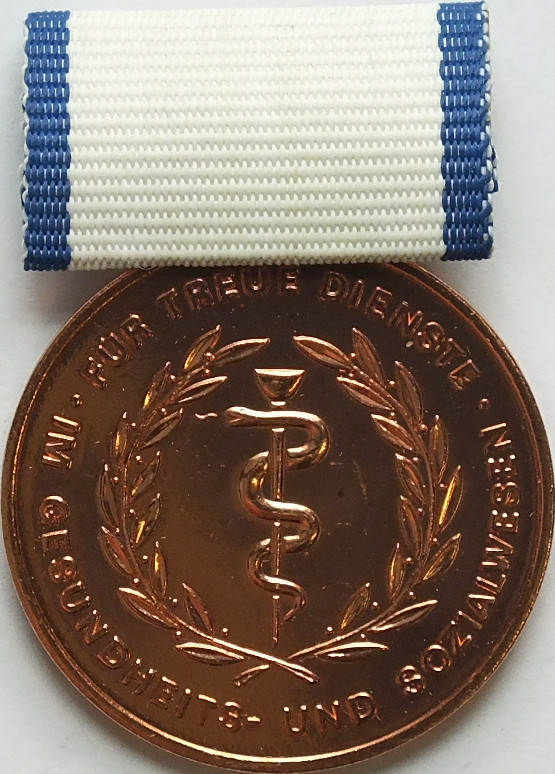 Für treue Dienste im Gesunddheitswesen in Bronze DDR Orden 